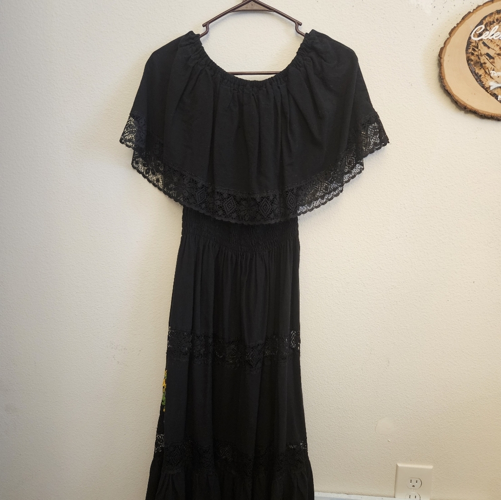 Beautiful BLACK DRESS with Embroidery FLOWERS (2,4) - Picture 4 of 8